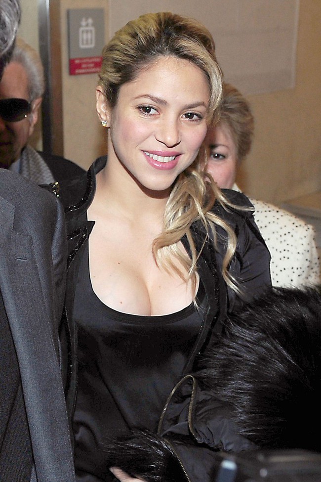 Vượt đàn chị Victoria Beckham, Shakira trở thành nàng WAG số 1 thế giới - Ảnh 9.