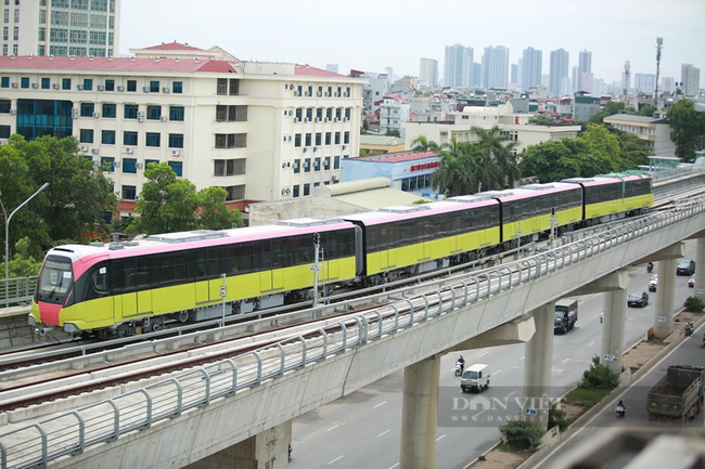 Cận cảnh đoàn tàu Nhổn - ga Hà Nội chạy trên đường ray - Ảnh 4.