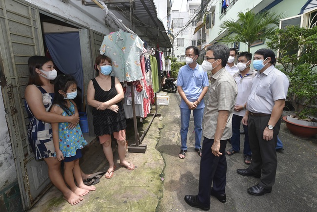 TP.HCM: Người dân khu nhà trọ mong Phó Thủ tướng miễn, giảm tiền điện, nước - Ảnh 1.