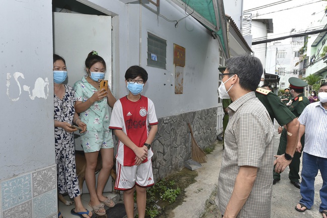 TP.HCM: Người dân khu nhà trọ mong Phó Thủ tướng miễn, giảm tiền điện, nước - Ảnh 3.