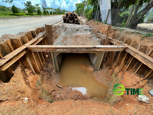 Quảng Ngãi: Dự án thoát nước “khủng”, thừa rộng để ô tô con chạy vi vu trong lòng  - Ảnh 4.