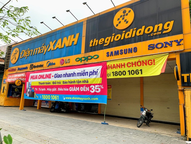 Tạm đóng cửa hơn 2.000 cửa hàng trong tháng 8, doanh thu Thế giới Di động giảm 25% - Ảnh 1.