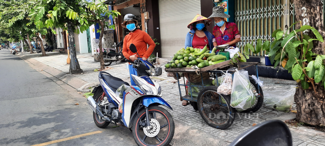 TP.HCM: Người dân bắt đầu “rục rịch” để trở lại cuộc sống bình thường  - Ảnh 7.