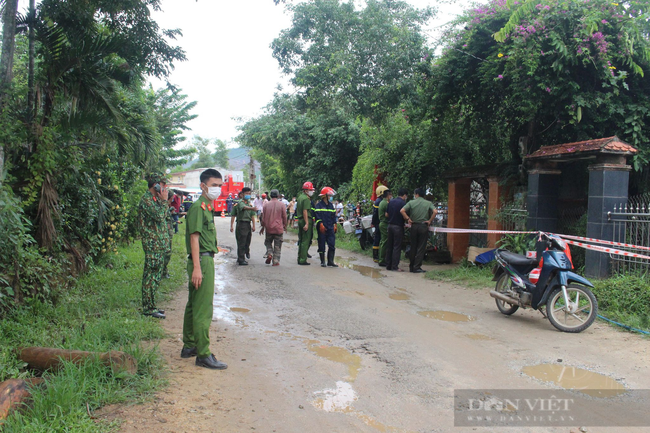 Hai vợ chồng nữ giáo viên tử vong ở Quảng Nam: Tiếng nổ chát tai, nhà sập đè cả 2 vợ chồng - Ảnh 1.