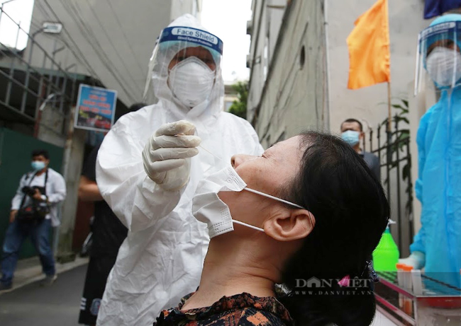 Hà Nội: Người nhà bệnh nhân dương tính SARS-CoV-2, tạm phong toả một toà nhà Bệnh viện Việt Đức - Ảnh 1.