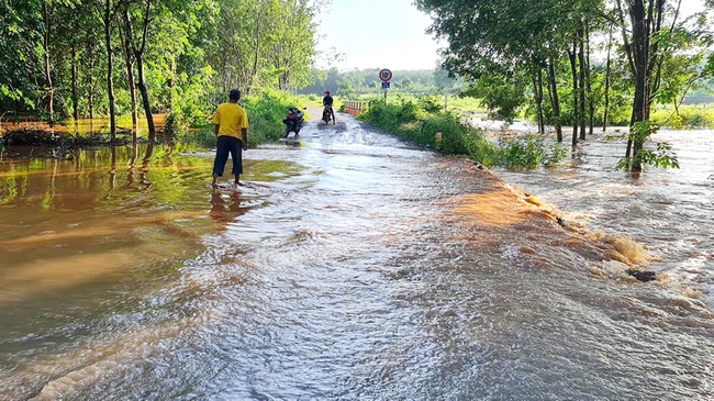 Mưa lớn gây ngập sâu ở thị trấn Đức Phong. Ảnh: UBNB tỉnh Bình Phước