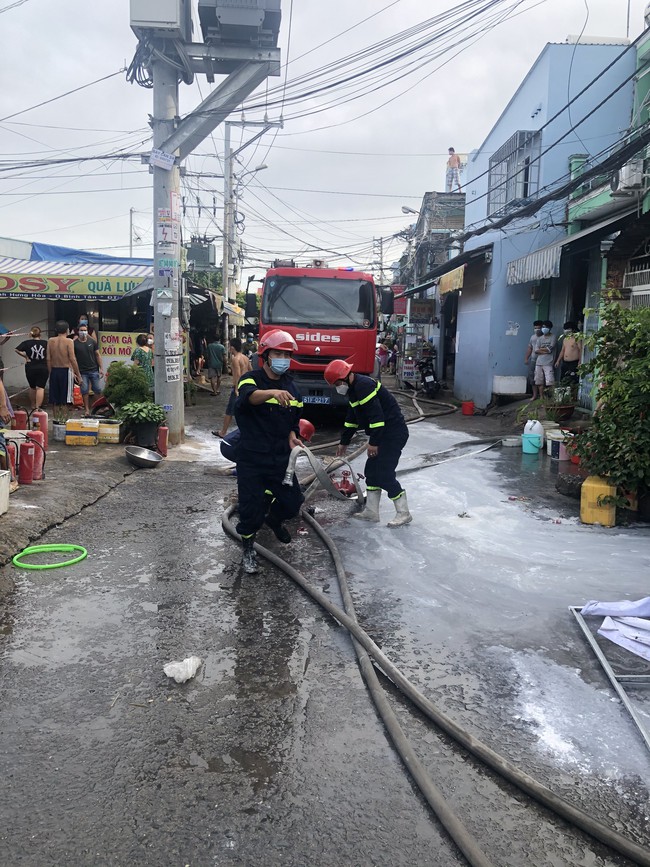 Nghi án người tâm thần đốt nhà khiến 3 người thương vong ở TP.HCM - Ảnh 2.