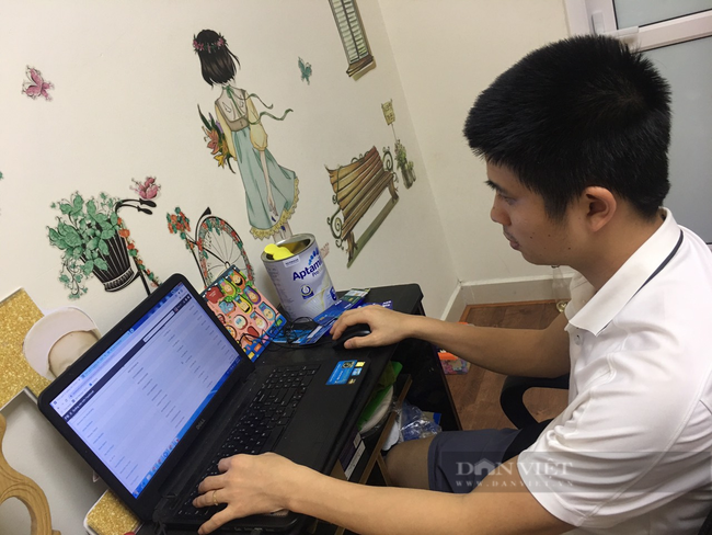 Bất chấp dịch Covid-19, Nguyễn Hùng, nhân viên Marketing online vẫn có việc làm và thu nhập đều đặn. Thậm chí có tháng Hùng còn nhận được thu nhập &quot;khủng&quot; nhờ trúng đơn hàng với số lượng lớn. Ảnh:N.T