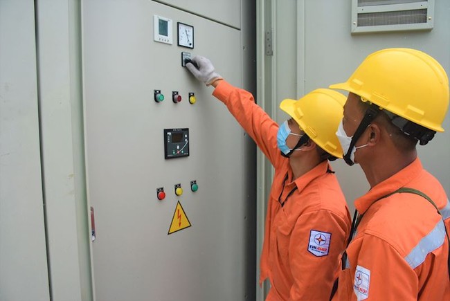EVN đảm bảo cung cấp điện an toàn, ổn định trong dịp lễ Quốc khánh 2/9 - Ảnh 1.