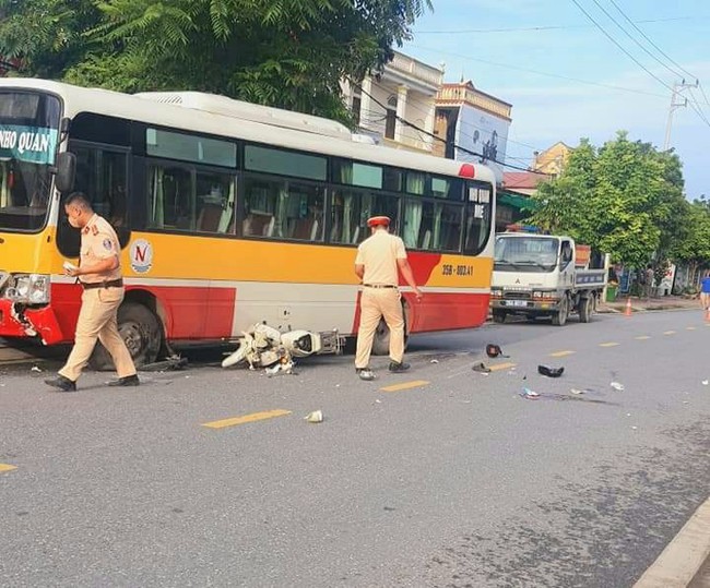 Ninh Bình: Ngày đầu đến trường, hai học sinh bị tai nạn thương vong - Ảnh 1.