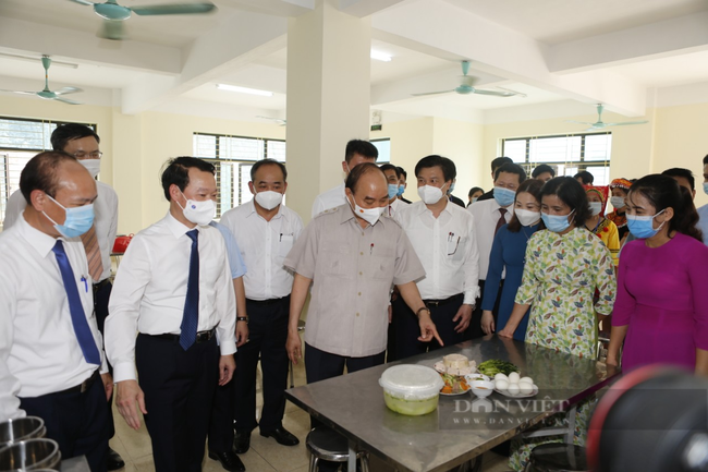 Chủ tịch nước Nguyễn Xuân Phúc dự khai giảng năm học mới tại trường Phổ thông Dân tộc nội trú THPT tỉnh Yên Bái - Ảnh 11.