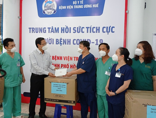 Cứu sống hàng chục bệnh nhân Covid-19 nặng, trung tâm thuộc Bệnh viện T.Ư Huế được Chủ tịch TP.HCM đánh giá cao  - Ảnh 1.