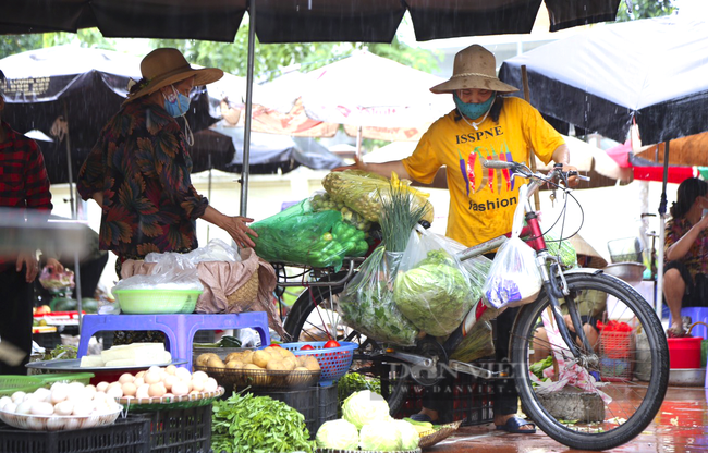 Hà Nội: Người dân được họp chợ tại địa điểm không ai ngờ tới - Ảnh 2.