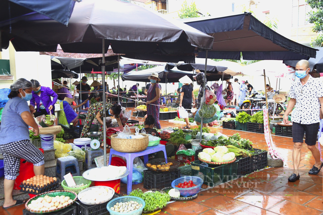 Hà Nội: Người dân được họp chợ tại địa điểm không ai ngờ tới - Ảnh 7.