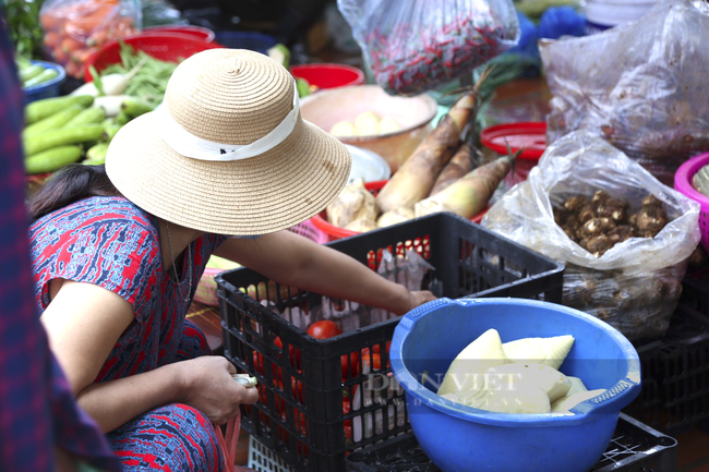 Hà Nội: Người dân được họp chợ tại địa điểm không ai ngờ tới - Ảnh 3.