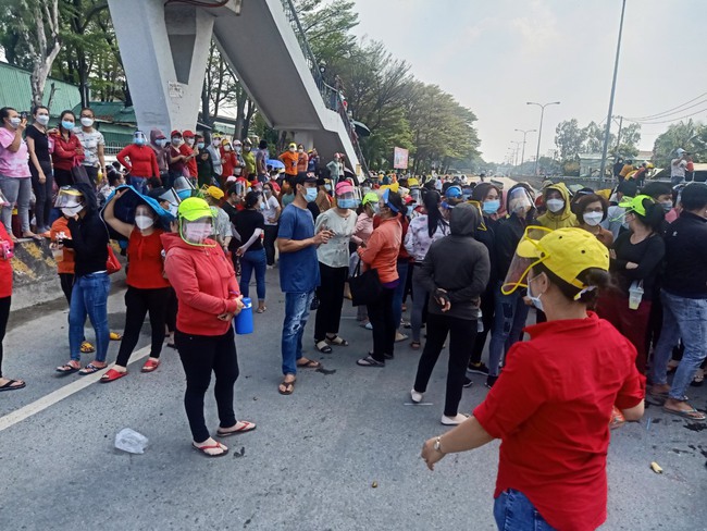 Công nhân Pouchen ngừng việc do bị hạ thưởng tết: Doanh nghiệp mong công nhân chia sẻ khó khăn - Ảnh 2.