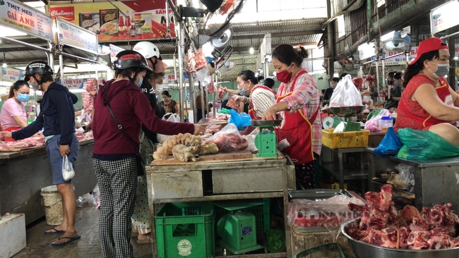 Đà Nẵng: Bảo vệ chợ để phục vụ người dân mua sắm tết - Ảnh 1.
