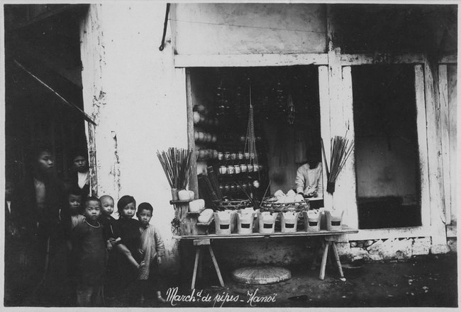 Ảnh lạ về các cửa hàng ở Hà Nội năm 1950 (kỳ 1) - Ảnh 2.