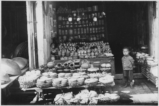 Ảnh lạ về các cửa hàng ở Hà Nội năm 1950 (kỳ 2) - Ảnh 3.