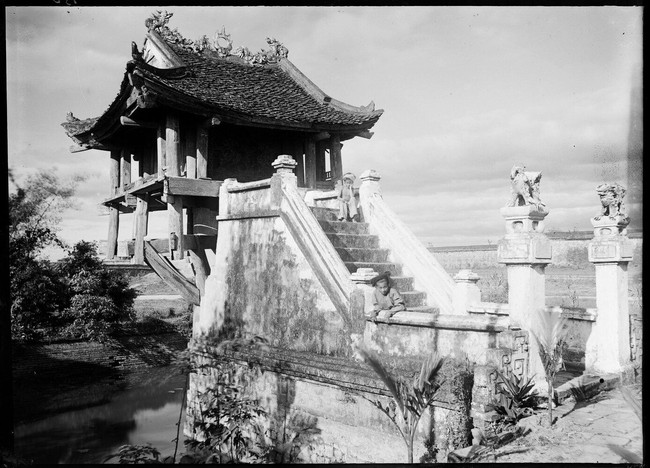 Loạt ảnh cực hiếm về chùa Một Cột thế kỷ 19 - Ảnh 2.