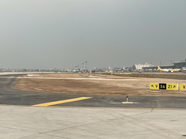 Tăng cường đảm bảo an toàn bay tại sân bay Tân Sơn Nhất - Ảnh 1.