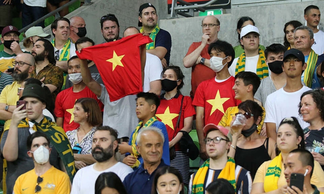 Clip: VAR cứu thua cho ĐT Việt Nam trước Australia ở phút đầu tiên - Ảnh 1.