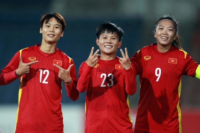 Nén đau thi đấu, ĐT nữ Việt Nam đá trận để đời với ĐT  nữ Trung Quốc - Ảnh 2.