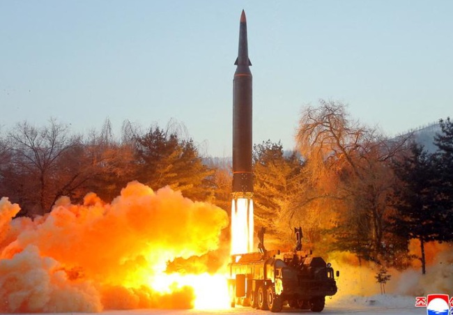 Triều Tiên sở hữu tên lửa siêu thanh khiến Mỹ 'bất ngờ ngã ngửa' - Ảnh 1.