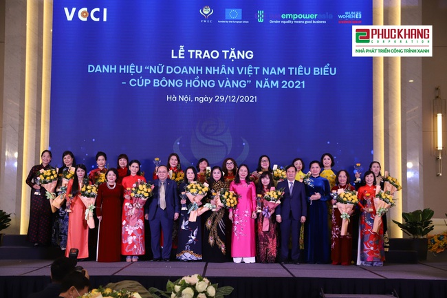 CEO Phuc Khang Corporation Lưu Thị Thanh Mẫu đạt danh hiệu “Nữ doanh nhân Việt Nam tiêu biểu - cúp Bông hồng vàng” năm 2021 - Ảnh 1.