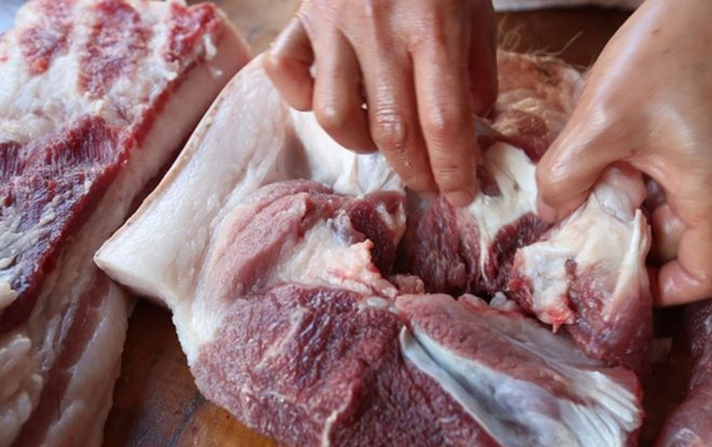 Người bán thịt lợn 10 năm chia sẻ 4 lưu ý khi đi chợ để chọn thịt lợn chuẩn tươi ngon - Ảnh 3.
