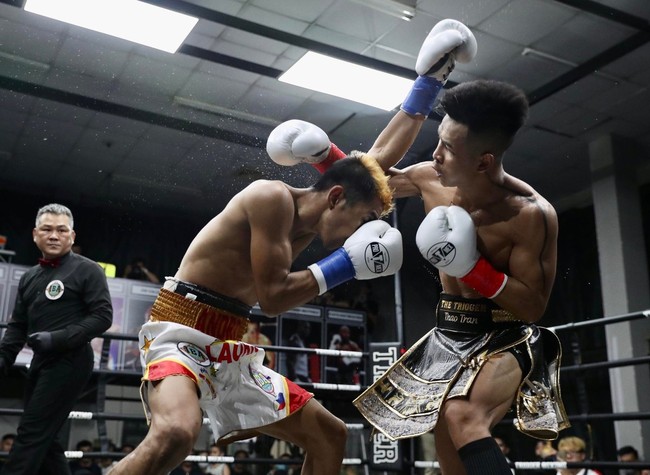 Hạ knock-out đối thủ, Trần Văn Thảo đoạt đai IBA thế giới - Ảnh 1.