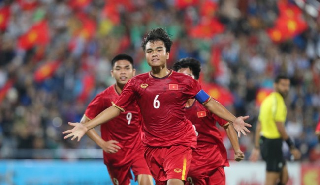 Bóng đá Việt Nam khiến cả Đông Nam Á ngả mũ - Ảnh 2.