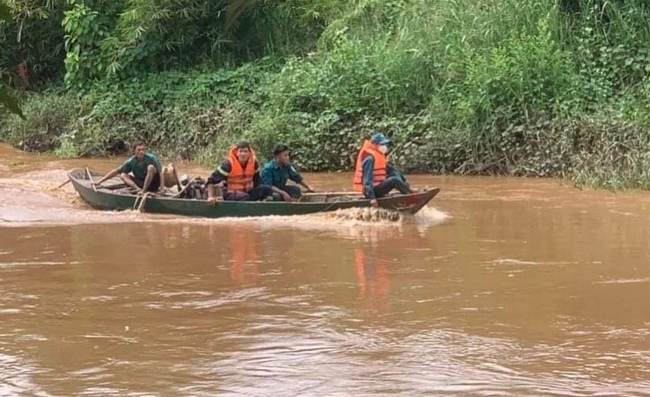 Đồng Nai: Đi thả cá hai mẹ con ngã xuống sông, mẹ thoát nạn, con bị nước cuốn mất tích - Ảnh 1.