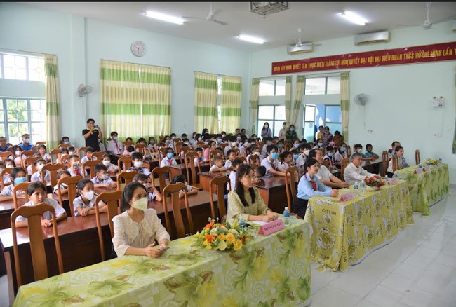 Him Lam Land trao tặng 100 suất học bổng cho học sinh nghèo vượt khó tỉnh Tây Ninh - Ảnh 1.