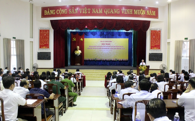 Hội nghị quán triệt các văn bản liên quan đến công tác phòng chống tham nhũng, tiêu cực do Tỉnh ủy tỉnh Bình Dương tổ chức ngày 13/10. Ảnh: Trần Khánh