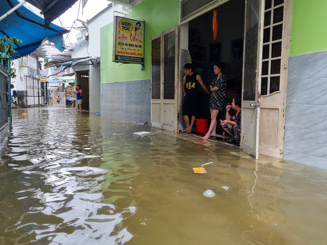 Chuyên gia thời tiết chỉ ra 5 nguyên nhân khiến thành phố Đà Nẵng ngập nặng - Ảnh 2.