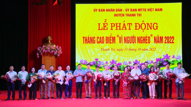Thanh Trì tiếp nhận 2,6 tỷ đồng tại lễ phát động tháng cao điểm vì người nghèo năm 2022 - Ảnh 1.