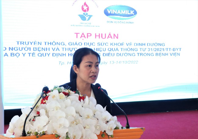 Vinamilk và CLB Điều dưỡng trưởng VN triển khai lớp tập huấn chăm sóc sức khỏe trẻ em và người cao tuổi - Ảnh 1.