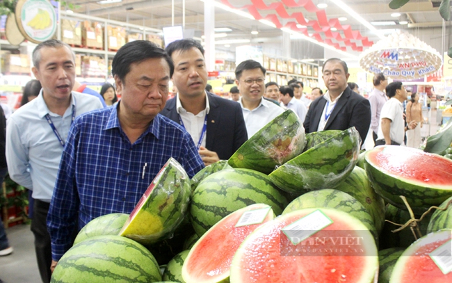 Bộ NNPTNT kiểm tra chuỗi cung ứng sản phẩm ở siêu thị MM Mega Market, TP.HCM. Ảnh: Nguyên Vỹ