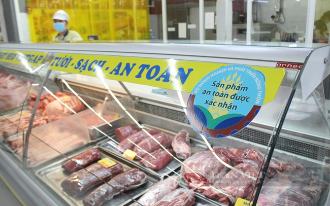 Thực phẩm tươi sống đảm bảo an toàn được bày bán tại siêu thị Co.op Mart. Ảnh: Trần Khánh