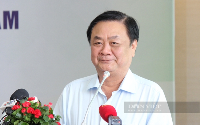 Bộ trưởng Lê Minh Hoan đề cập đến trách nhiệm của từng người với an toàn thực phẩm. Ảnh: Nguyên Vỹ