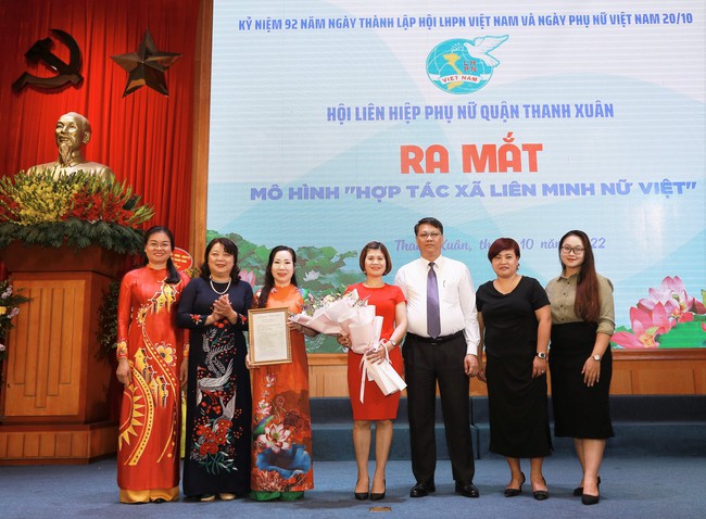 Hội Liên hiệp phụ nữ quận Thanh Xuân ra mắt HTX &quot;Liên minh Nữ Việt&quot; - Ảnh 1.