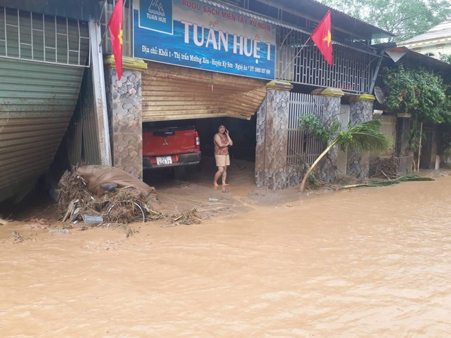 Lũ quét kinh hoàng ở Nghệ An: Bản làng tan hoang sau cơn lũ chưa từng có - Ảnh 12.