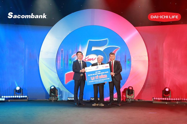 5 năm &quot;bắt tay&quot; với Dai-ichi Life Việt Nam, Sacombank bán được bao nhiêu bảo hiểm? - Ảnh 2.