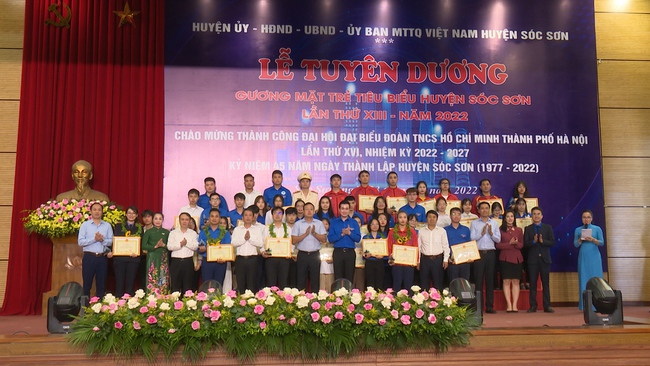Sóc Sơn tuyên dương 45 gương mặt trẻ tiêu biểu năm 2022 - Ảnh 1.