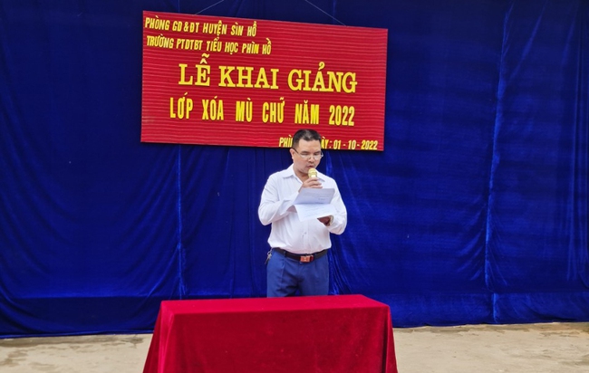 Xã vùng cao Lai Châu khai giảng lớp xóa mù chữ cho 27 người Mông - Ảnh 1.