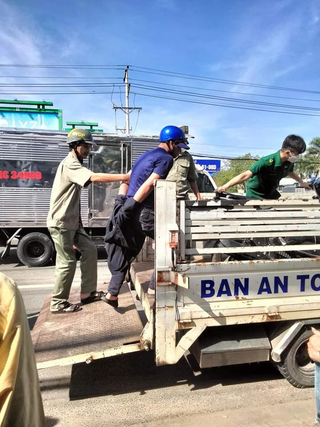 Cô giáo cùng người dân khống chế thanh niên mang xăng định đốt lớp mẫu giáo - Ảnh 1.