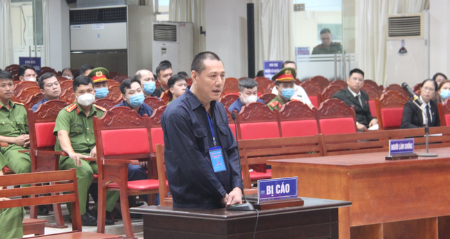 Đại án buôn lậu xăng: Đào Ngọc Viễn khai “ông trùm” Phan Thanh Hữu vẫn nợ tiền cước 3 chuyến hàng - Ảnh 2.