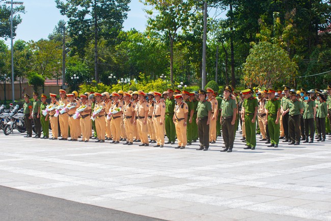 Công an tỉnh Bình Dương ra mắt tổ tuần tra đặc biệt, trấn áp các loại tội phạm - Ảnh 3.