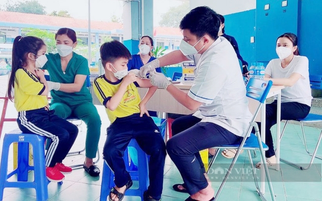 Tiên phòng vaccine Covid-19 cho học sinh tiểu học ở huyện Phú Giáo, Bình Dương. Ảnh: Hoàng Linh